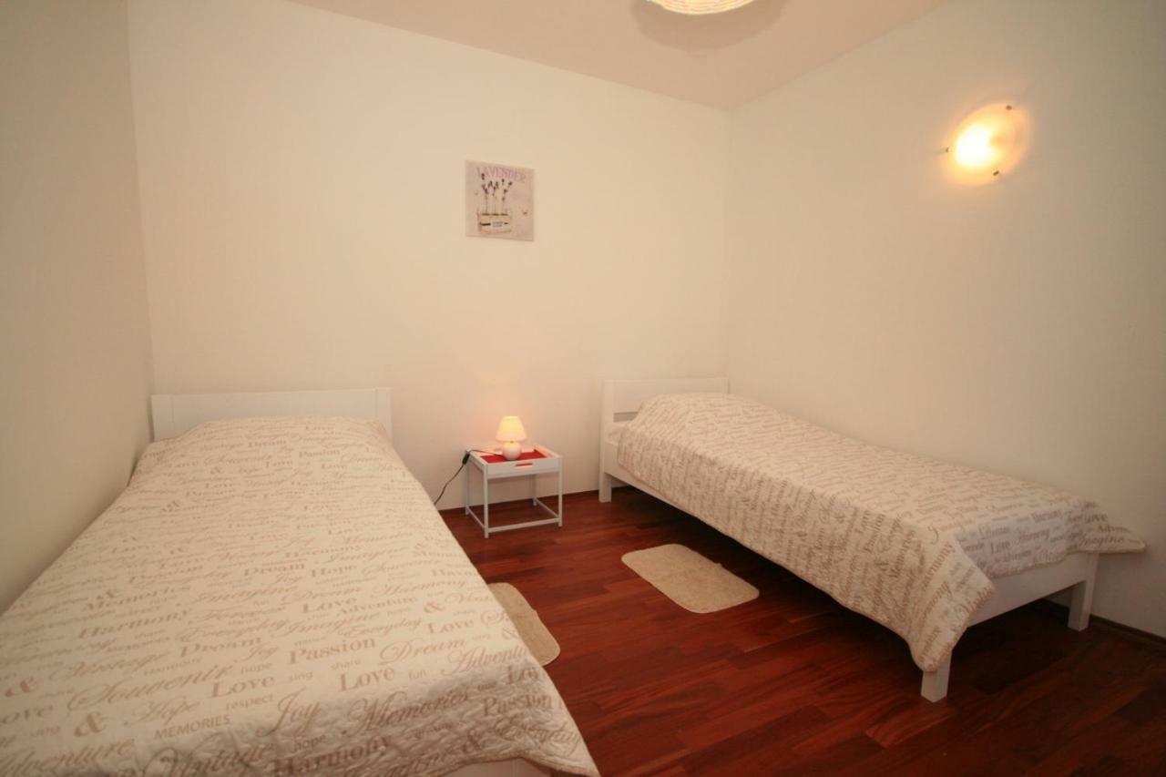 Apartment Mimoza 5, Baska, Krk Екстериор снимка